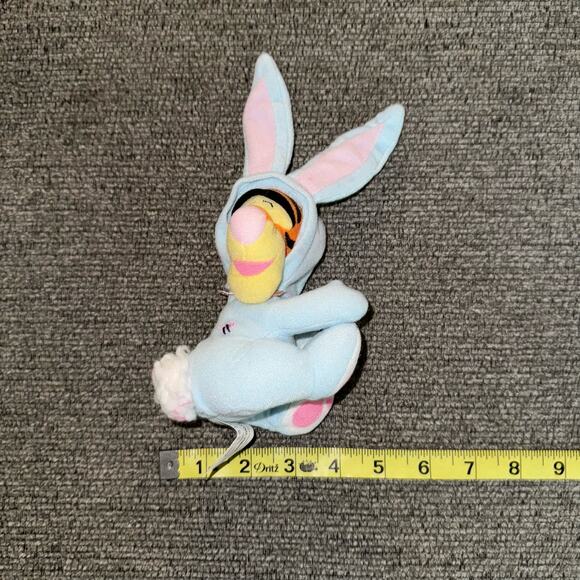 Disney Fisher Price Mattel 2002 Tigger in Bunny Suit Easter Basket Hugger - Picture 6 of 6